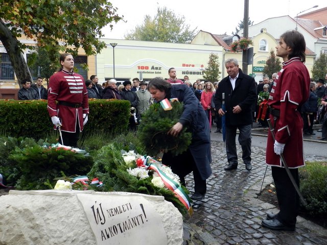 56-ra emlékeztünk 28